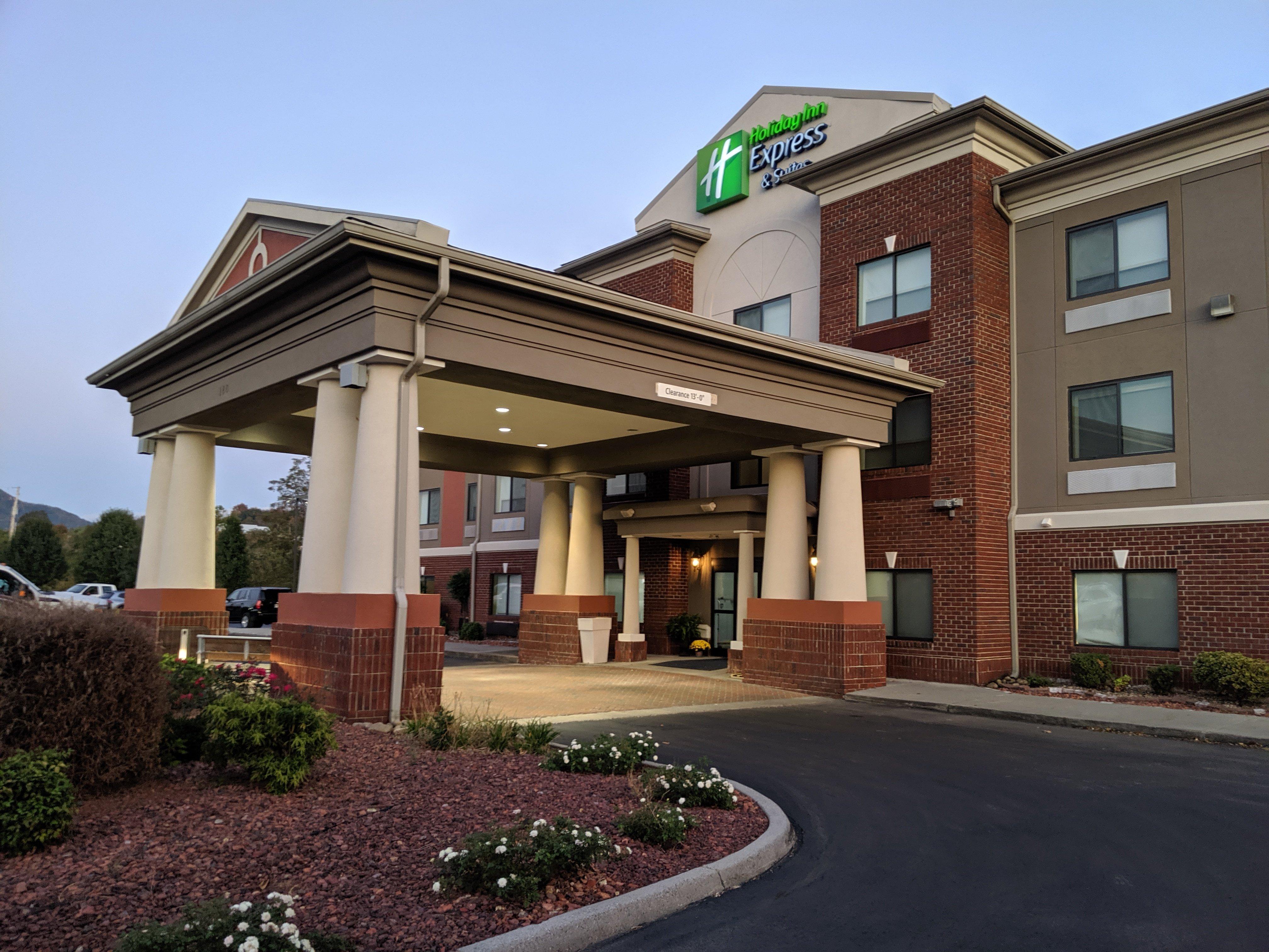 Holiday Inn Express Hotel & Suites Claypool Hill -Richlands Area By Ihg Pounding Mill Exterior photo